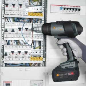 Steinel's Cordless Heat Gun is a Game Changer 3 Cable Shrinking